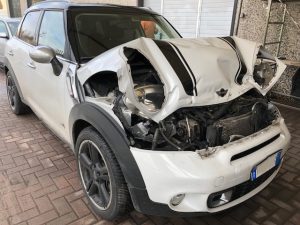 mini countryman incidentata